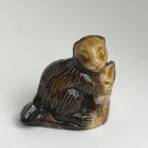Wade Whimsies Beaver Miniature Porcelain Figurine Made in England Brown